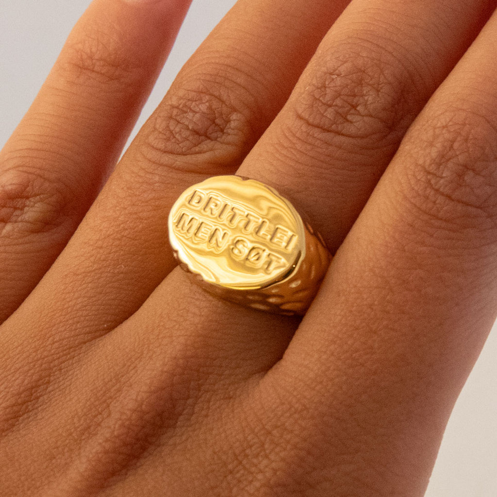 DRITTLEI MEN SØT RING